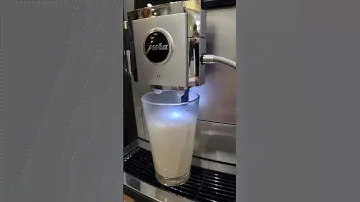 Латте маккиато из растительного молока на кофемашине Jura X8 в Одессе в elitecoffee.od.ua